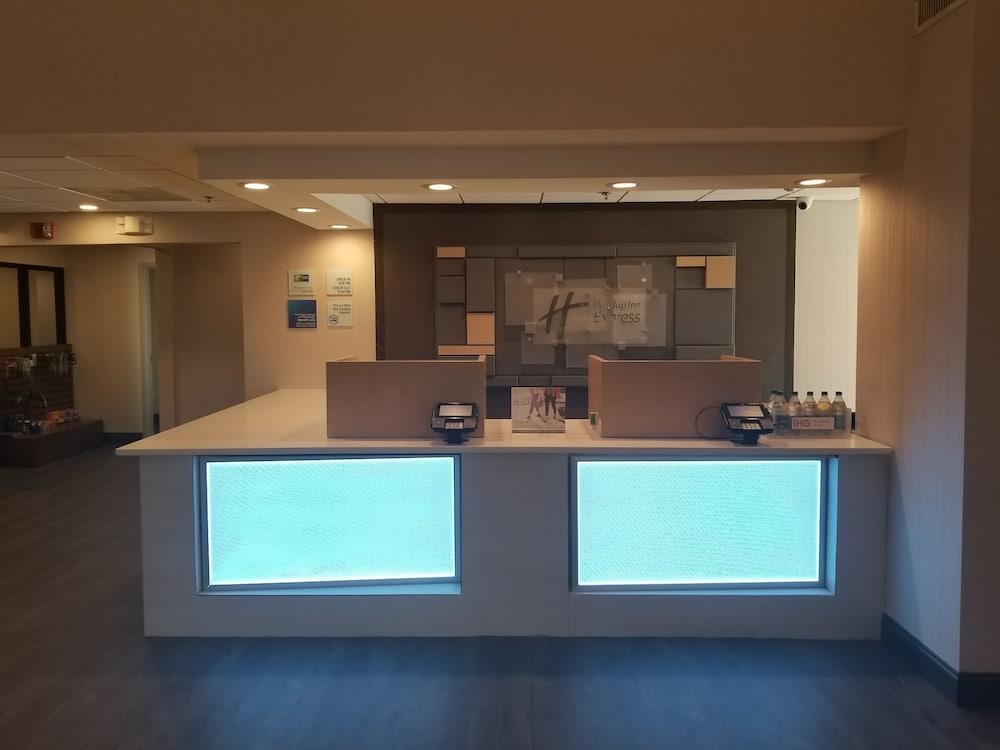 Holiday Inn Express Columbia Ne - Fort Jackson Екстериор снимка